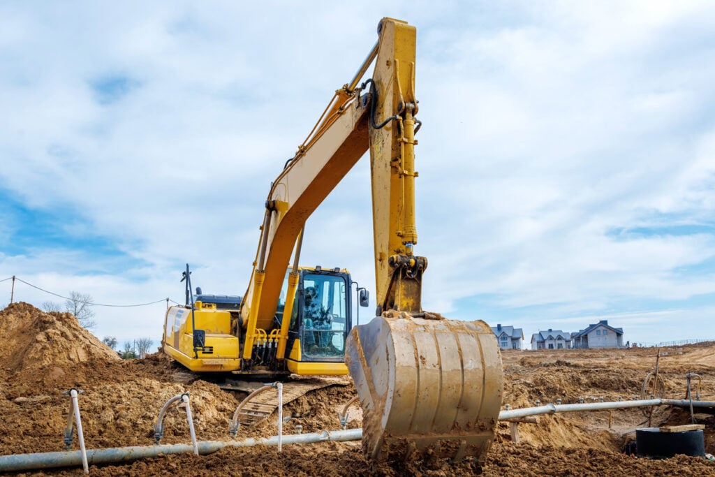 excavator dig the trenches
